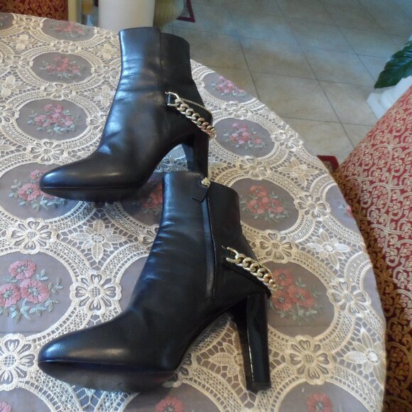 Lanvin Black Lamb Leather Ankle Boots w/Zipper-Chain Ankle Detail Size 40 - Picture 3 of 16